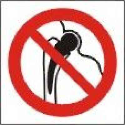 Запрещается работа (присутствие) людей, имеющих металлические имплантанты
